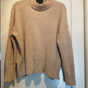 Beautiful  Lightweight Chenille  Knit Sweater Excellent Pre Owned Condition